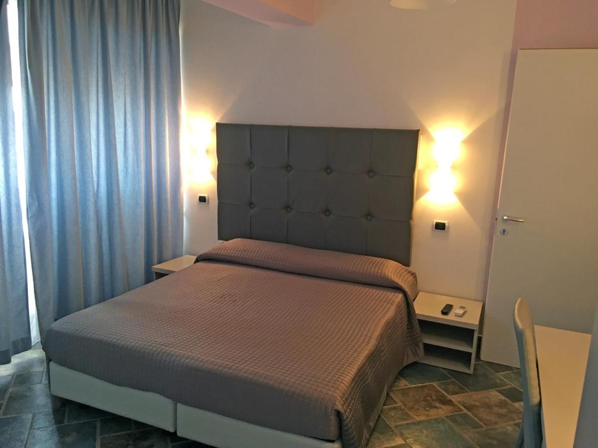 Bb Oasis Bed & Breakfast Scilla Exterior photo